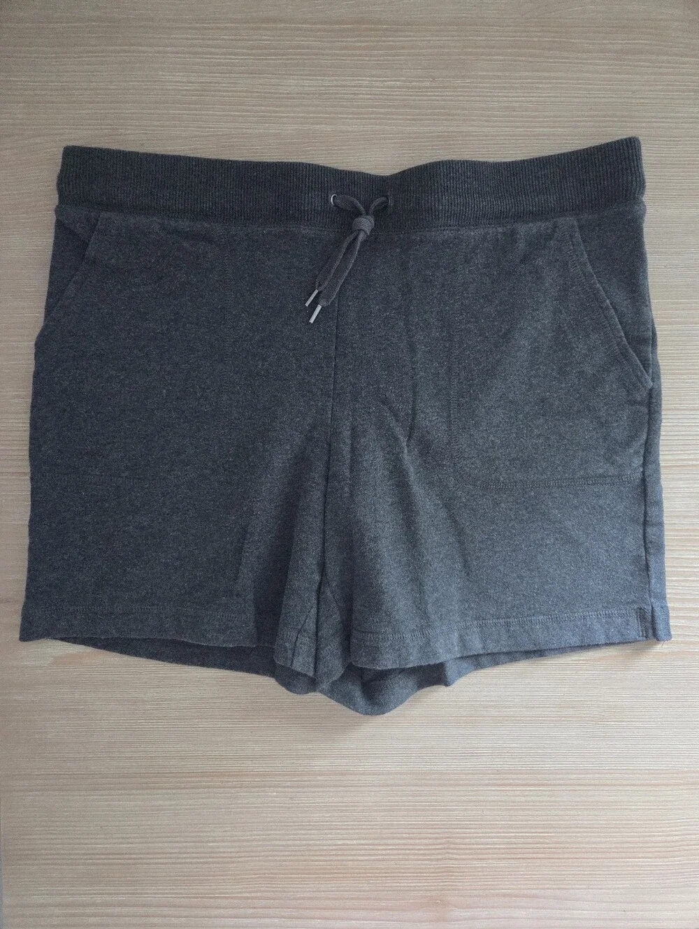 L.L. Bean Ultrasoft Gray Drawstring 6 Inch Sweat Shorts Womens Size Medium